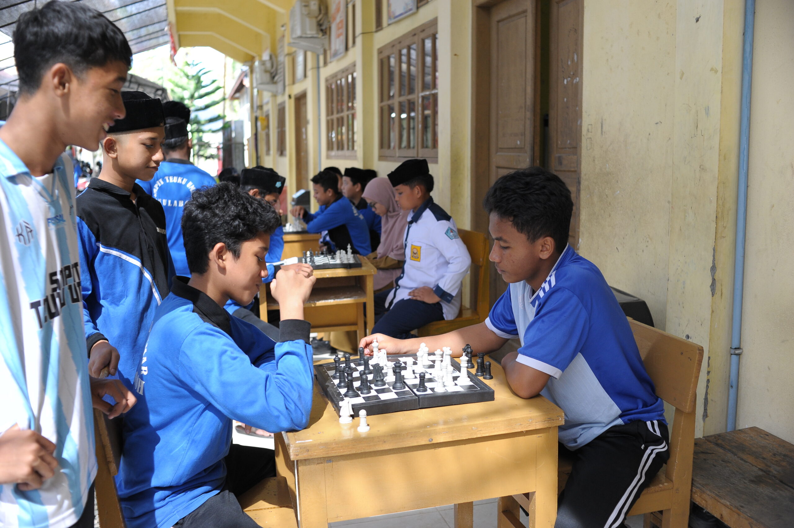 Siswa SMP Teuku Umar bermain catur