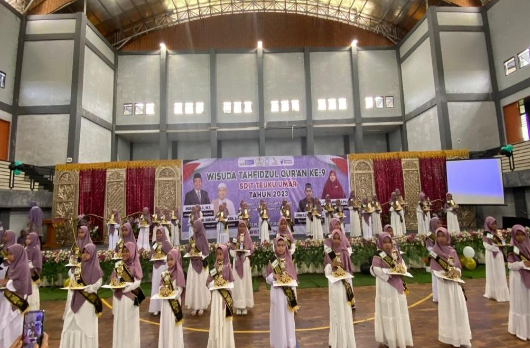 siswa sd teuku umar al maghribi wisuda tahfidz