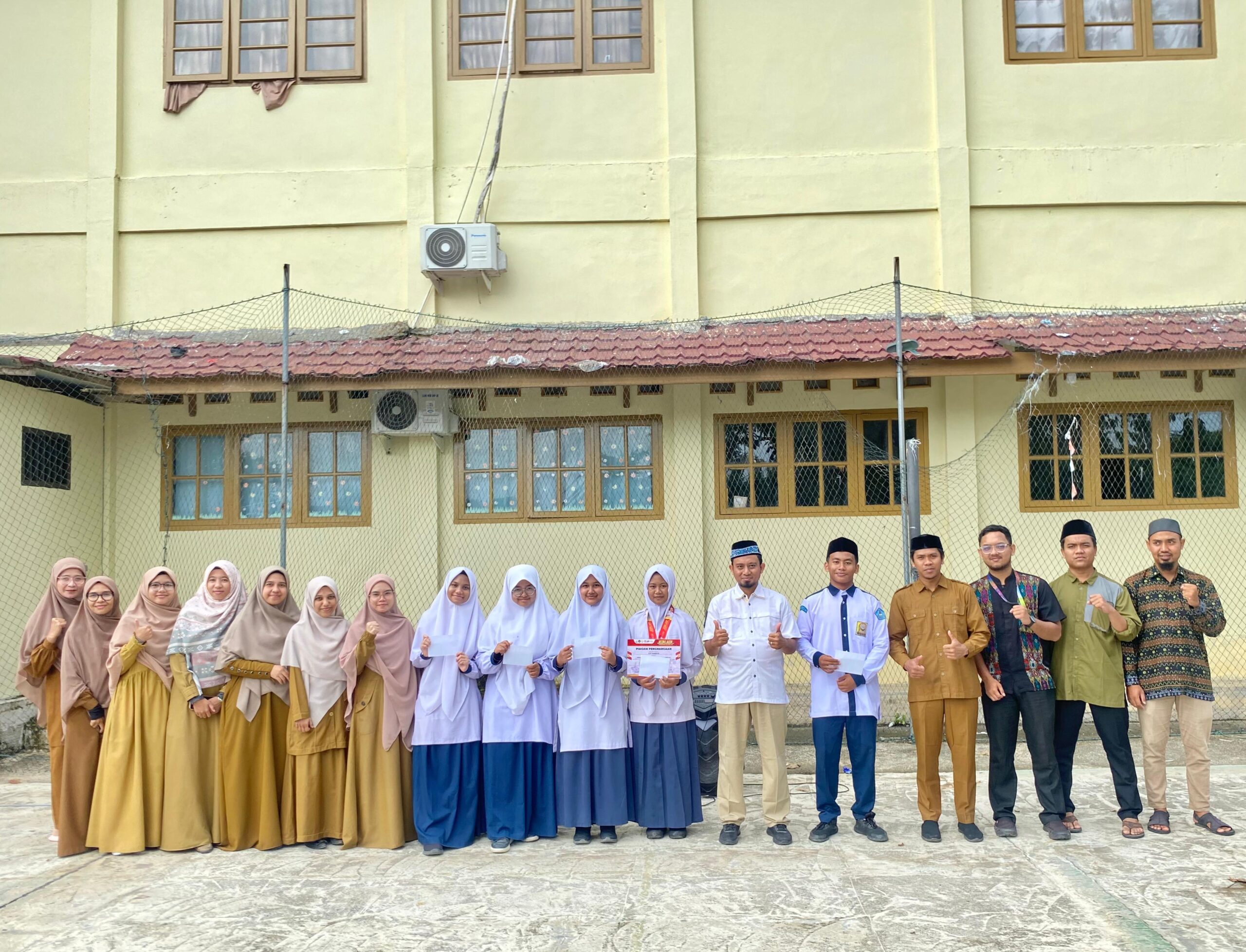 SMPIT Teuku Umar Apresiasi Siswa Berprestasi di Olimpiade Sains Aceh 2025.