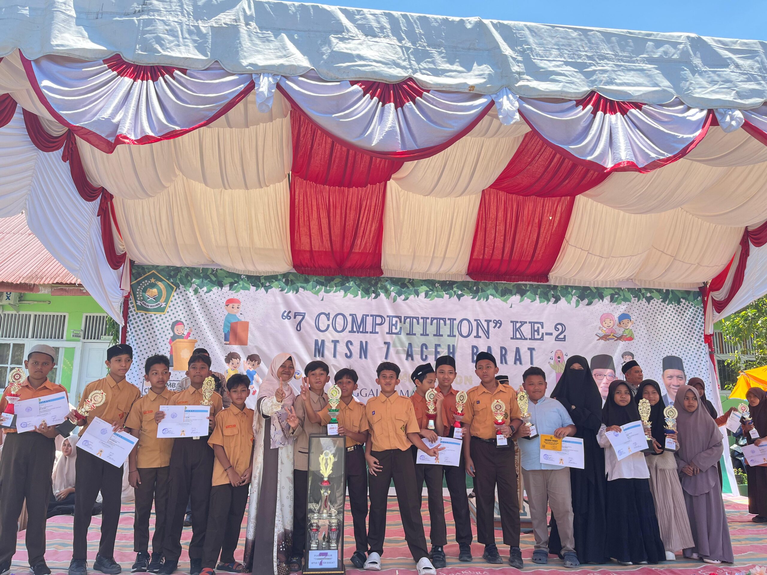 SDIT TEUKU UMAR KEMBALI RAIH JUARA UMUM DI MTSN 7 ACEH BARAT